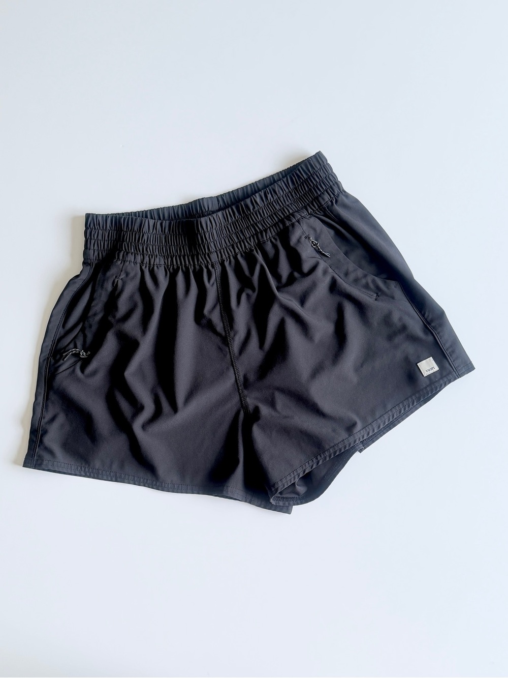 Vuori MEDIUM Dash 2.0 high rise pocketed shorts in black